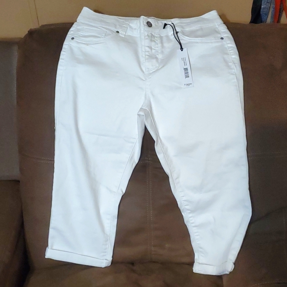 d. jeans White capris